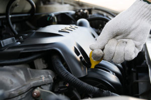 Oil Change Mechanice Checking Volume