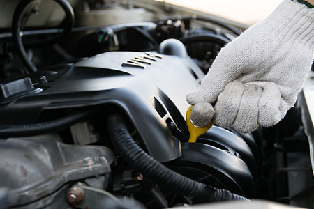 Oil Change Mechanice Checking Volume